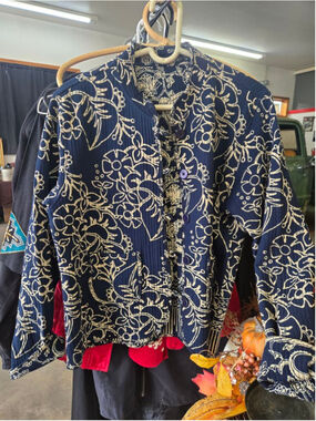 Women's Unbranded Navy & Beige Floral Quilted Jacket M